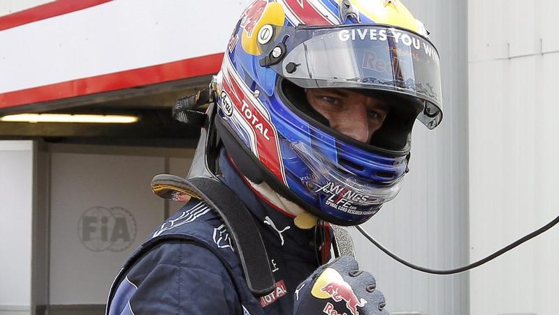 Mark Webber jubelt über die Pole Position.