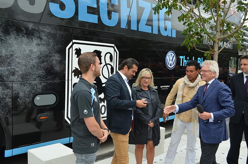 Das ist der neue Teambus für die Löwen.