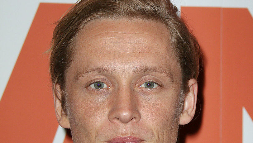 Matthias Schweighöfer sorgt sich um seine Großmutter Matthias Schweighöfer sorgt sich um seine Großmutter