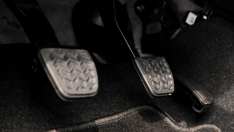 Das Gaspedal hatte sich verhakt: Ein Rentner ist seinem Vordermann dreimal aufgefahren Das Gaspedal hatte sich verhakt: Ein Rentner ist seinem Vordermann dreimal aufgefahren