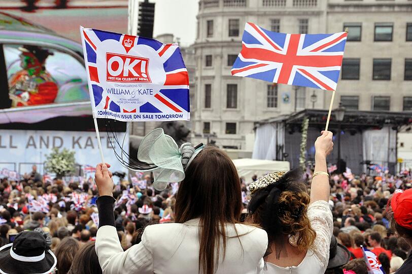 Dem Hochzeitspaar zujubeln: Fans in London warten auf William und Kate