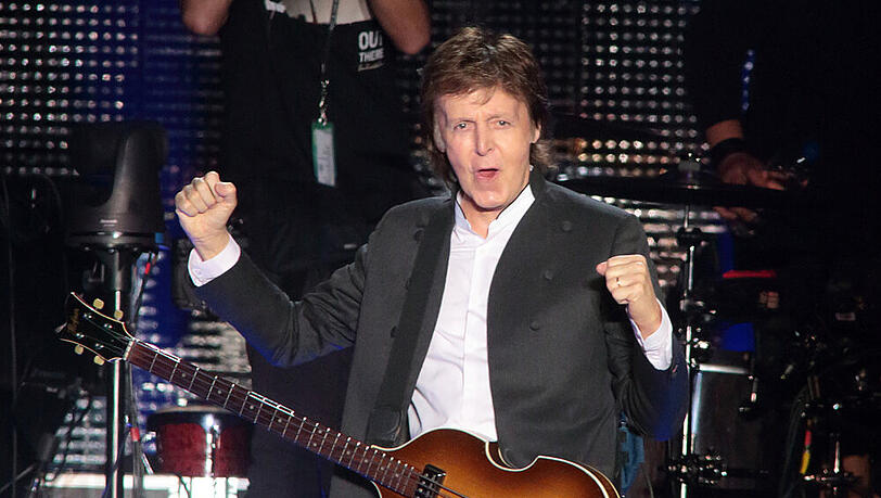 Paul McCartney bei einem Festivalauftritt im Juni 2015 Paul McCartney bei einem Festivalauftritt im Juni 2015