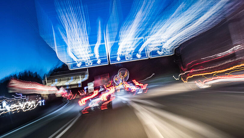 Ein 14 Jahre alter Junge war in der Nacht zum Samstag mit dem Fahrrad auf der Autobahn unterwegs.