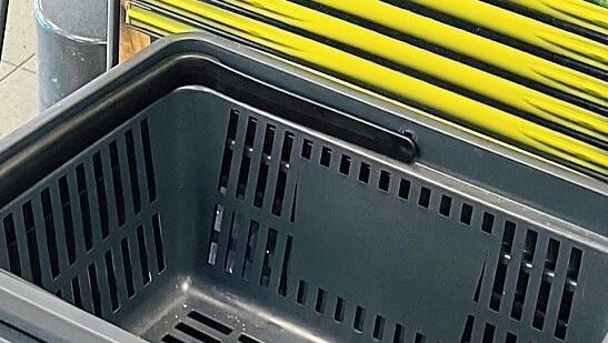 Die Objekte der Begierde: die Warenkörbe in Stefan Popps Edeka. Die Objekte der Begierde: die Warenkörbe in Stefan Popps Edeka.