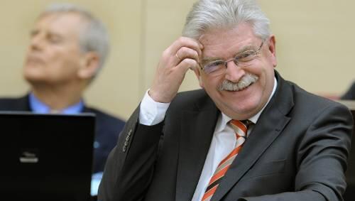 Weniger Bürokratie, damit Arbeitsplätze gesichert werden: Der bayerische Wirtschaftsminister Martin Zeil. Weniger Bürokratie, damit Arbeitsplätze gesichert werden: Der bayerische Wirtschaftsminister Martin Zeil.