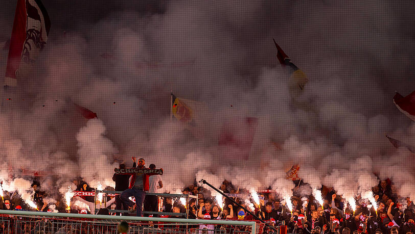 Pyro-Hoene&szlig; hat flei&szlig;ig bei den Bayern-Ultras eingekauft.