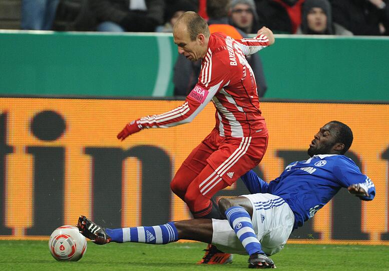 ARJEN ROBBEN: Eifrig am Diskutieren und Gestikulieren. Sah gelb wegen Meckerns. Torgefahr? Fehlanzeige. Note 4