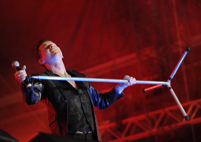 31- Jahre zusammen und immer noch hochexplosiv. Die Band Depeche Mode, die mit ihrem Synthie-Pop die Musik nachhaltig geprägt haben, kommt im Juni nach München. Die Bilder von vergangenen Konzerten und Aktionen.