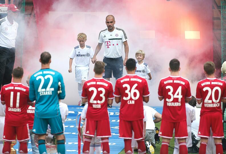 ...und Trainer Pep Guardiola.