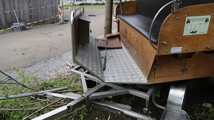 Am Schloss Neuschwanstein wurden bei einem schweren Unfall mit einer Pferdekutsche vier Menschen verletzt - die Fotos vom Unfallort...