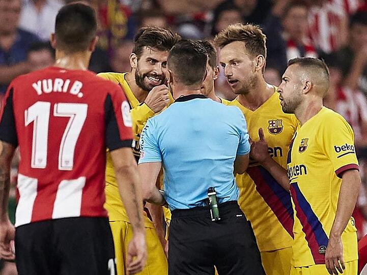 Die Spieler des FC Barcelona haderten auch mit dem Schiedsrichter.