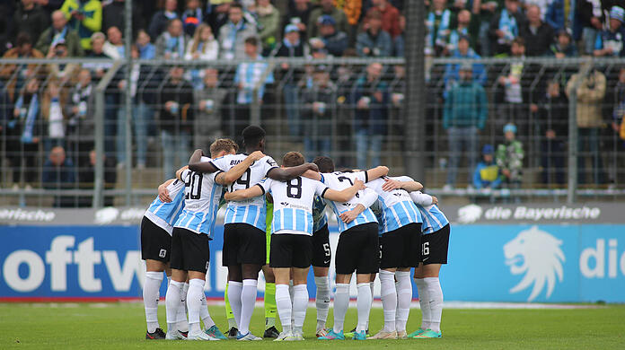 Einschwören auf das Saisonfinale: Die Mannschaft des TSV 1860.