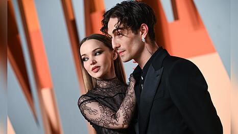 Bereits im Oktober kursierten Ger&uuml;chte um eine Verlobung von Dove Cameron und Damiano David - nun ist es offiziell.