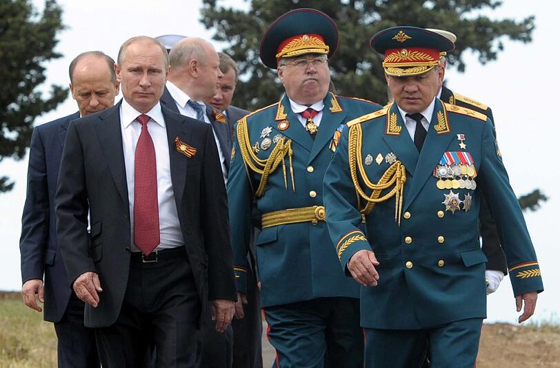 Russlands Präsident Wladimir Putin und Verteidigungsminister Sergei Shoigu auf der Krim. Kommt jetzt auch noch Donezk zu Russland?