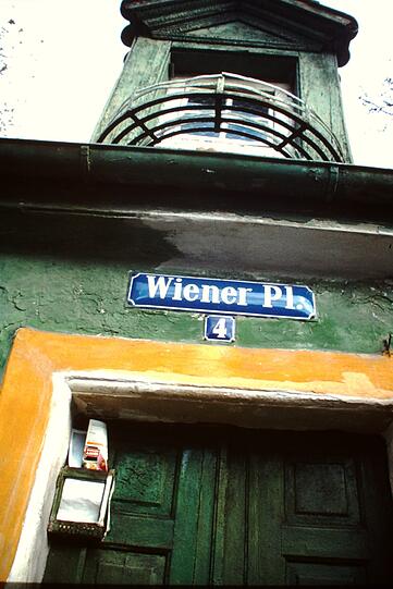Früher hat hier vielleicht jemand gewohnt. Heute ist es das "Weinhäusl".