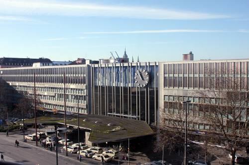 Tatort Hauptbahnhof: Hier wurde ein 37-Jähriger verprügelt, das Motiv könnte Fremdenhass sein.