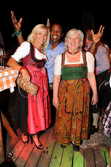 Promi-Party in Kitz: Die Legendäre Almrauschparty auf Rosis Sonnenbergstuben feierte am Freitag 10-jähriges Jubiläum. Die AZ zeigt die besten Bilder!