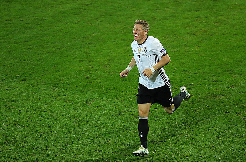 Pure Freude bei Bastian Schweinsteiger nach seinem 2:0-Treffer gegen die Ukraine.