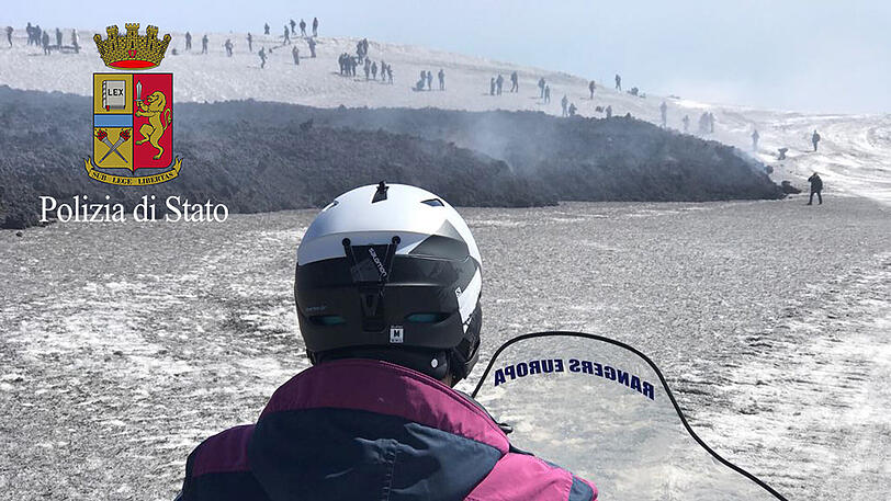 Die Polizei forderte Wanderer und Forscher auf, den Berg zu verlassen.