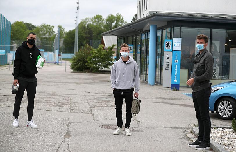 So wie es sich gehört: Vor dem Training alle mit Mundschutz und Mindestabstand.