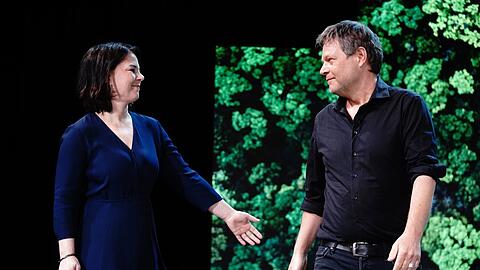 Er will wohl nicht für sie in die Bresche springen: Grünen-Kanzlerkandidatin Annalena Baerbock mit ihrem Co-Vorsitzenden Robert Habeck.