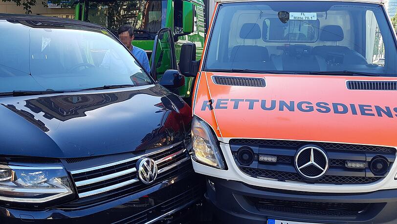 Im Rahmen der Unfallaufnahme musste die Landsberger Straße stadteinwärts für etwa eineinhalb Stunden vollständig gesperrt werden.