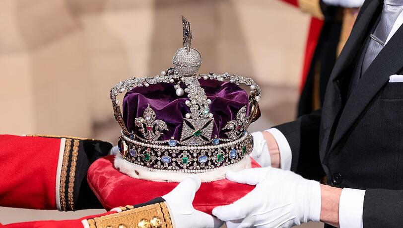 König Charles III. will angeblich einen deutlich kleineren Rahmen für seine Krönung als noch für seine Mutter vor 70 Jahren. König Charles III. will angeblich einen deutlich kleineren Rahmen für seine Krönung als noch für seine Mutter vor 70 Jahren.
