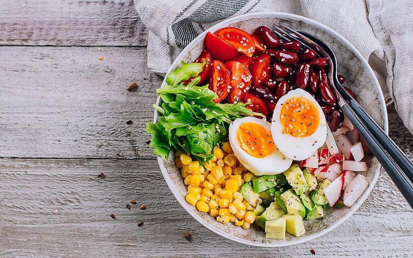 Wir brauchen Protein, um Muskelaufbau und K&ouml;rperprozesse am Laufen zu halten. Dieses kann aus Bohnen, Eiern oder magerem Bio-Fleisch stammen.