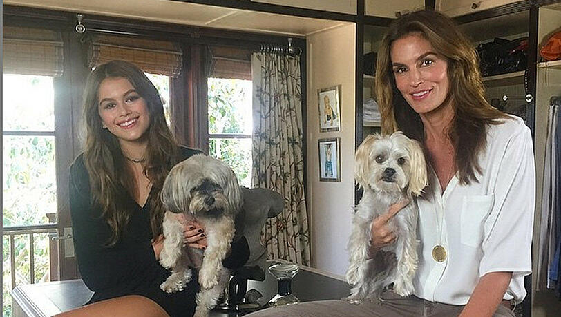 Kaia Gerber ist ihrer Mutter Cindy Crawford wie aus dem Gesicht geschnitten Kaia Gerber ist ihrer Mutter Cindy Crawford wie aus dem Gesicht geschnitten