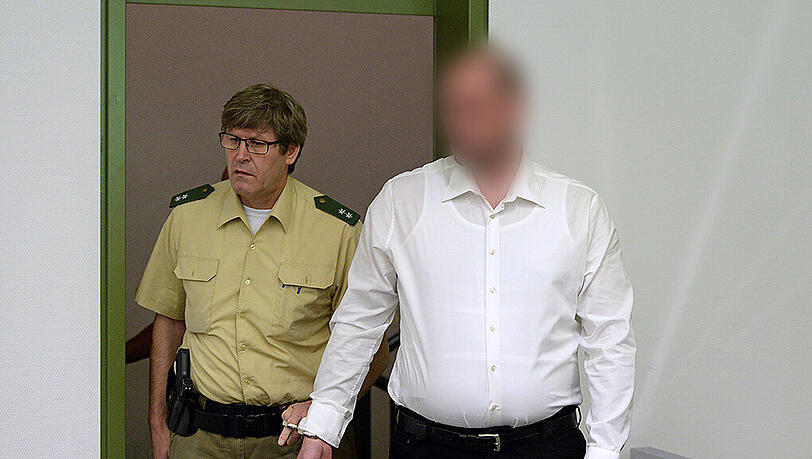Der Angeklagte Michael P. am Dienstagmorgen im Verhandlungssaal des Münchner Landsgerichts. Der Angeklagte Michael P. am Dienstagmorgen im Verhandlungssaal des Münchner Landsgerichts.