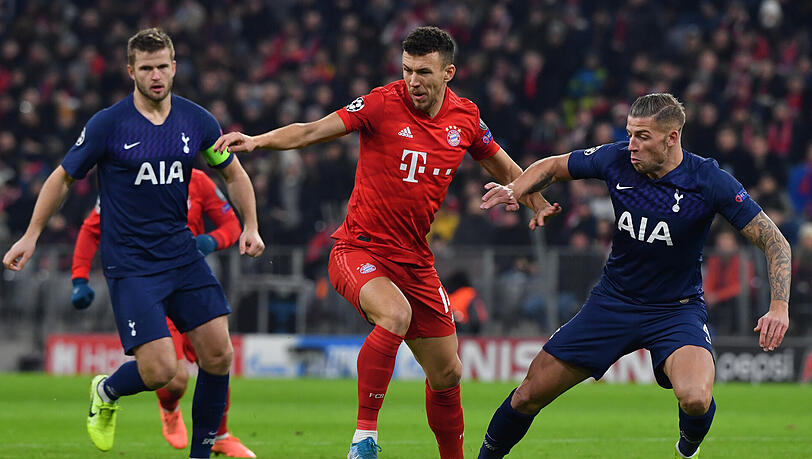 Ivan Perisic (m.) im Zweikampf mit Toby Alderweireld (r.) und Eric Dier (l.). Ivan Perisic (m.) im Zweikampf mit Toby Alderweireld (r.) und Eric Dier (l.).