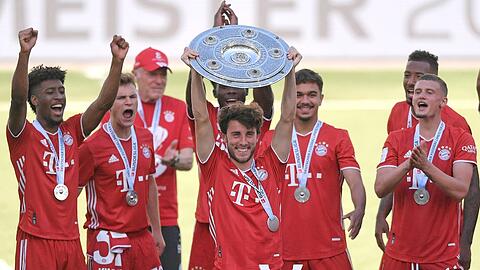 Alvaro Odriozola gewann mit dem FC Bayern die Deutsche Meisterschaft und den DFB-Pokal.