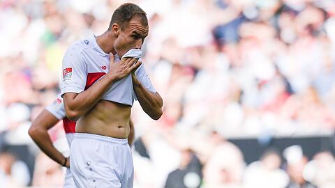Ex-Bayern-Spieler Holger Badstuber steht auf dem Platz.