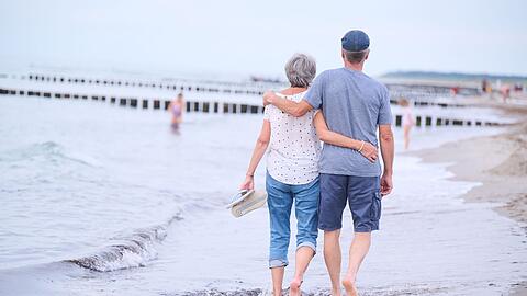Die Lebenserwartung liegt 2024 fast genau auf dem Niveau von 2014, wie aus der Antwort der Regierung hervorgeht. (Symbolbild)