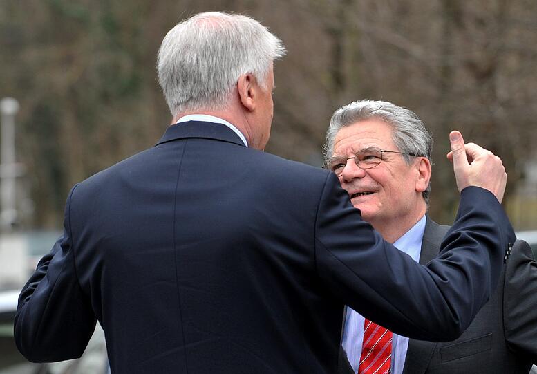 Der künftige Bundespräsident Joachim Gauck zu Besuch bei der CSU in München - die Bilder.