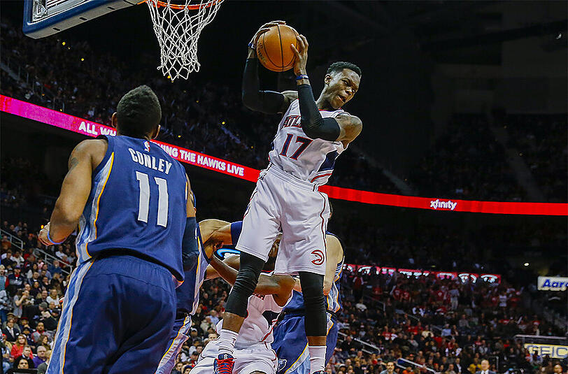 Die Atlanta Hawks, mit dem deutschen Dennis Schröder (Nr. 17), sind in der amerikanischen Profi-Basketballliga momentan nicht zu stoppen.