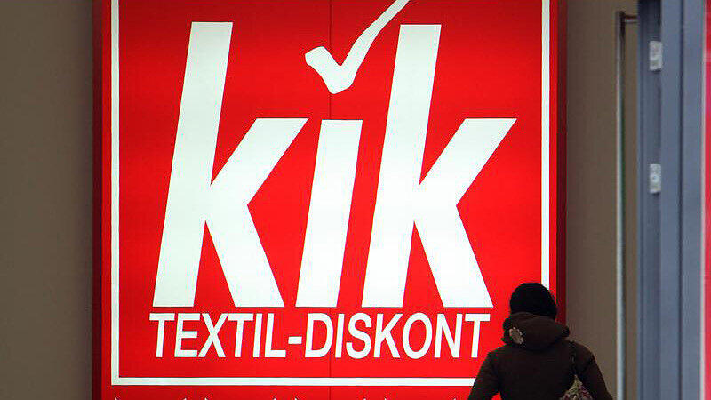 KiK und Tedi haben ingesamt 46 Filialen des Schweizer Modekonzerns Charles Vögele in Deutschland übernommen.