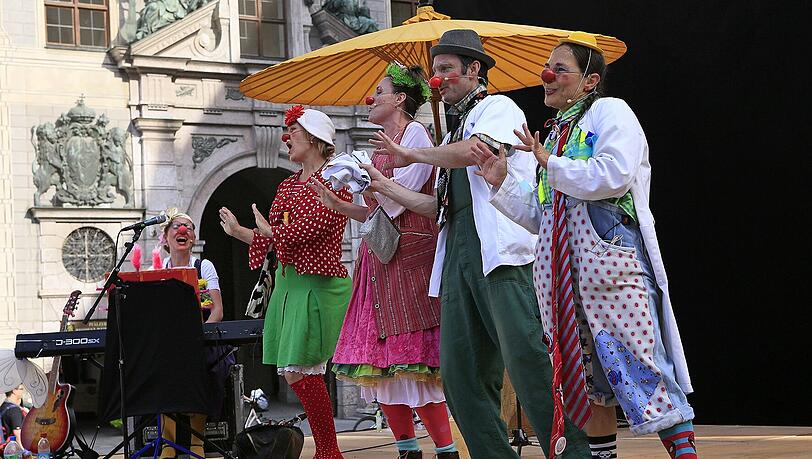 Das Kinderliederkonzert der KlinikClowns. Das Kinderliederkonzert der KlinikClowns.