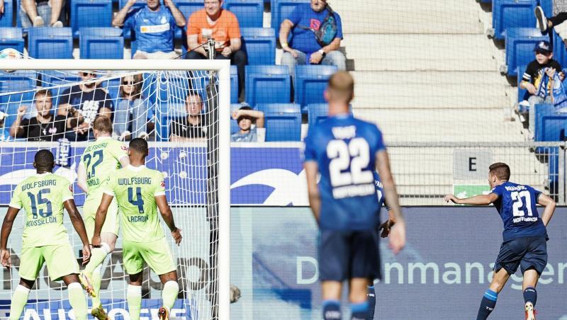 Hoffenheims Andrej Kramaric (r) trifft zum zwischenzeitlichen 1:1.