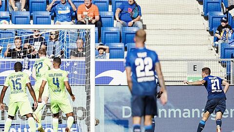 Hoffenheims Andrej Kramaric (r) trifft zum zwischenzeitlichen 1:1.