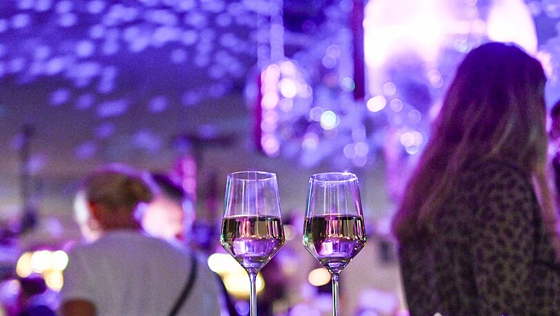 Zwei 17-J&auml;hrige haben versucht, mit ausgeliehenen Ausweisen in ein erst ab 18 Jahren zugelassenes Lokal zu kommen. (Symbolbild)