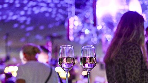 Zwei 17-J&auml;hrige haben versucht, mit ausgeliehenen Ausweisen in ein erst ab 18 Jahren zugelassenes Lokal zu kommen. (Symbolbild)