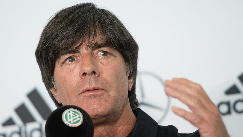 Bundestrainer Joachim Löw spricht während einer Pressekonferenz in der DFB-Zentrale in Frankfurt/Main. Bundestrainer Joachim Löw spricht während einer Pressekonferenz in der DFB-Zentrale in Frankfurt/Main.