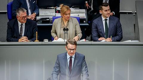 Gesundheitsminister Carsten Linnemann (CDU) dankte auch seinen Vorg&auml;ngern f&uuml;r die Vorarbeiten zur Notfallreform.