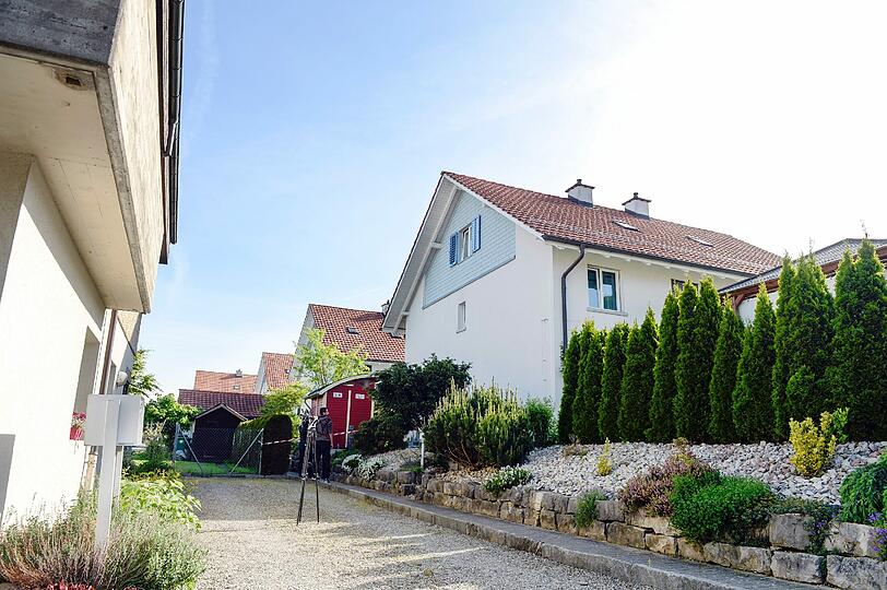 Bei einer Schießerei in einem ruhigen Schweizer Wohngebiet hat ein 36-Jähriger vier Menschen und im Anschluss sich selbst getötet.