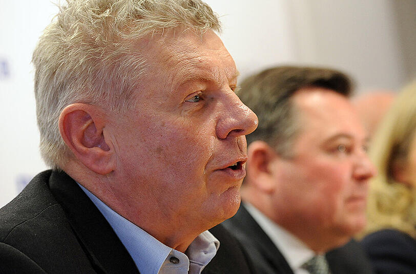 Dicke Luft im Rathaus: Münchens Oberbürgermeister Dieter Reiter kann die Aussagen seines Stellvertreters Josef Schmid (r) nicht nachvollziehen.