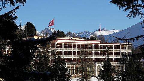 Am Silvesterabend des Jahres 1900 ging das Sanatorium in Betrieb, nach gut 50 Jahren war es &uuml;berfl&uuml;ssig geworden Tabletten heilten nun TBC. Aus dem Sanatorium, das Thomas Mann mehrfach in seinem Roman "Zauberberg" erw&auml;hnt, wurde ein Hotel.
