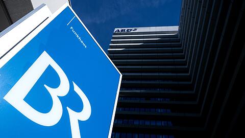 Das Logo vom Bayerischen Rundfunk (BR) ist am Funkhaus zu sehen.