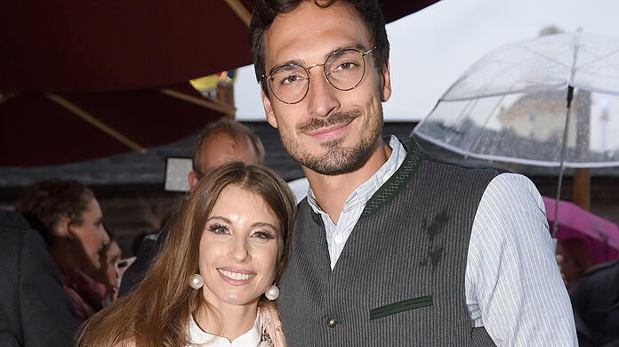 Mats Hummels ist zur&uuml;ck in M&uuml;nchen. Cathy Hummels hat mit einer privaten Umstellung zu hadern.