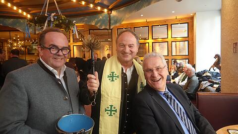 V.l.: OB-Kandidat Clemens Baumg&auml;rtner (CSU), Pfarrer Rainer Maria Schie&szlig;ler und Innenminister Joachim Herrmann (CSU).